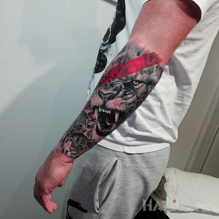 Tattoo Rodzinny in animals motif and realistic style on the forearm
