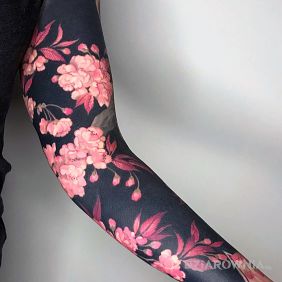 Tatuaż Róż w czarnym na przedramieniu motyw: rękawy styl: blackwork / blackout