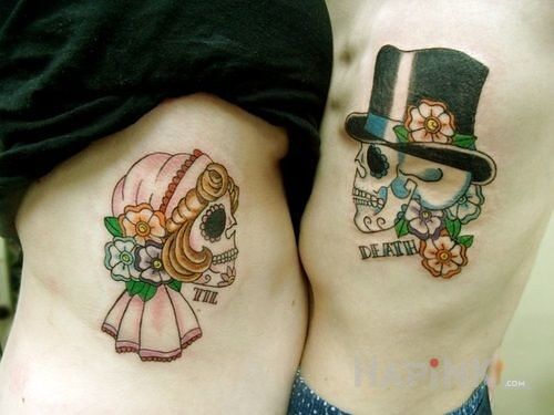 Tattoo Miłosne czaszki in skulls motif on the ribs