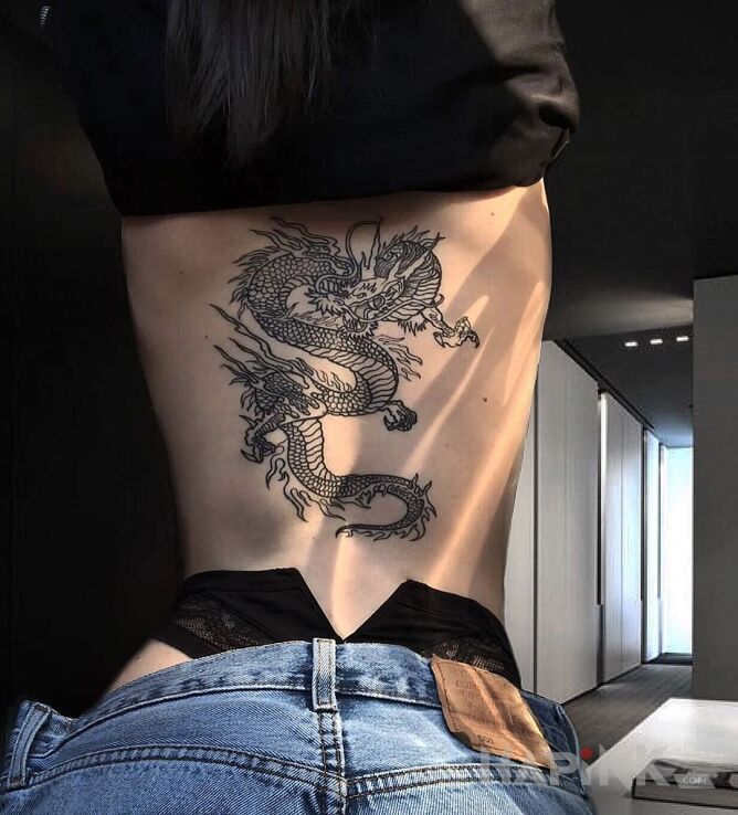 Tattoo Smok in black and gray motif and graphic / illustrative style on the back