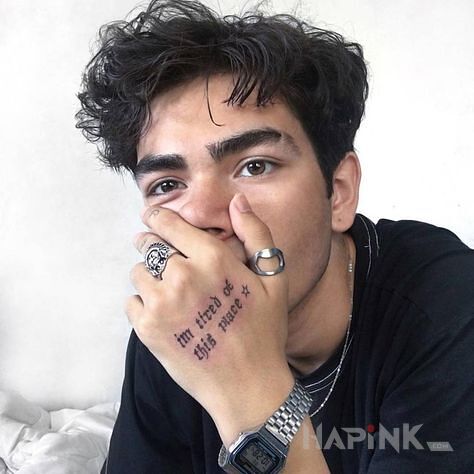 Tattoo Zmęczony życiem in lettering motif and calligraphy style on the hand