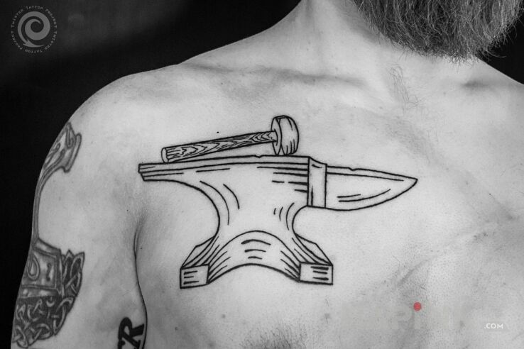 Tattoo Kowadło in objects motif and contour / linework style on the chest