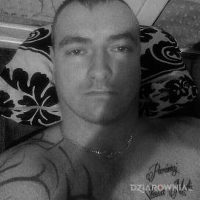 Tatuaż Wszystko w trakcie realizacji :) na klatce motyw: napisy styl: tribale