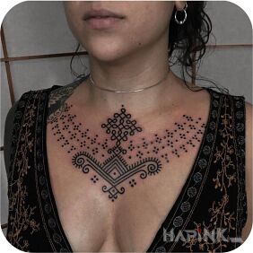Tattoo Tattooed necklace on the collarbone motif: ornaments style: contour / linework