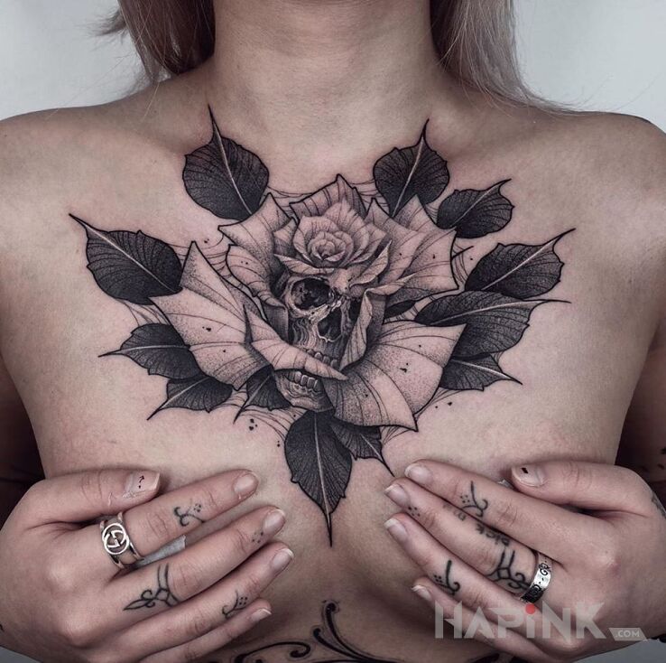 Tattoo Czaszka w róży in 3D motif and realistic style on the chest