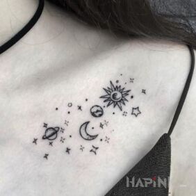 Tattoo A little space on the collarbone motif: black and gray style: minimalistic