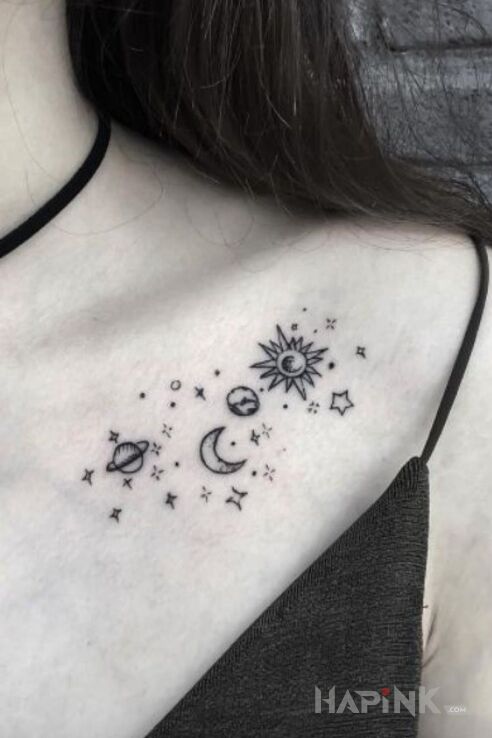 Tattoo Mały kosmos in cosmos motif and minimalistic style on the collarbone