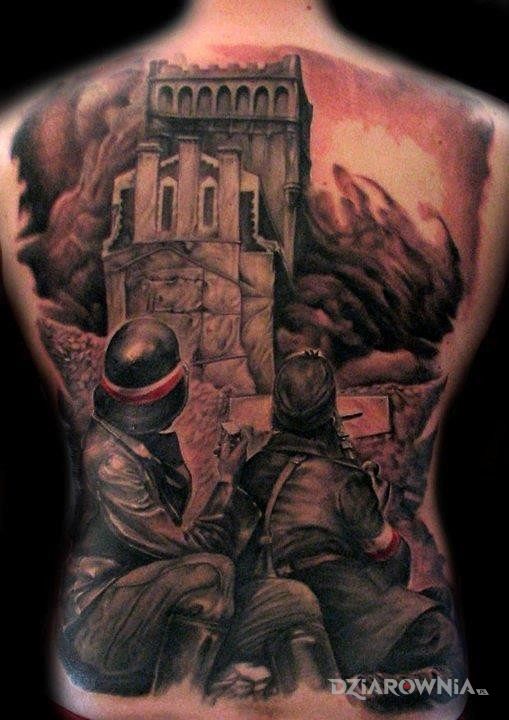 Tatuaż patroityczny w motywie wojna na plecach