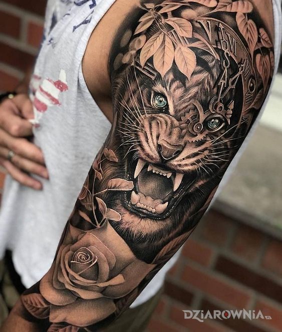 Tatuaż paszcza tygrysa w motywie kwiaty i stylu realistyczne na ramieniu