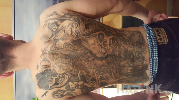 Tattoo Komiks in other motif on the back