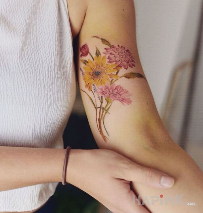 Tattoo Kwiaty kolorowe in flowers motif and realistic style on the upper arm