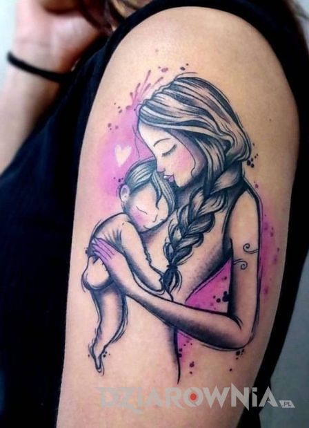 tatuaż matki z dzieckiem