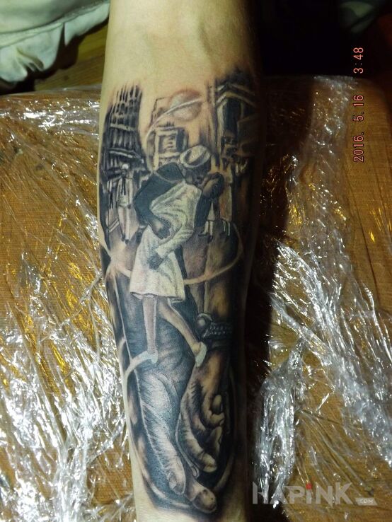 Tattoo Marynarz i Pielegniarka in Love motif and realistic style on the forearm