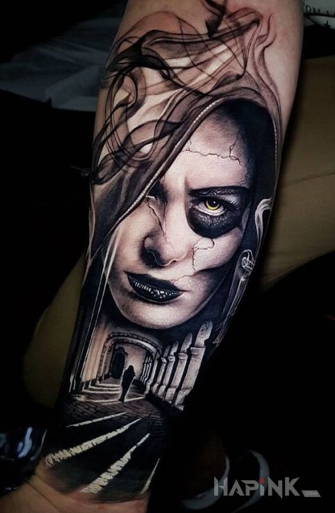 Tattoo Kobieta in 3D motif and realistic style on the forearm