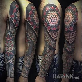 Tattoo Visual pulp on the upper arm motif: sleeves