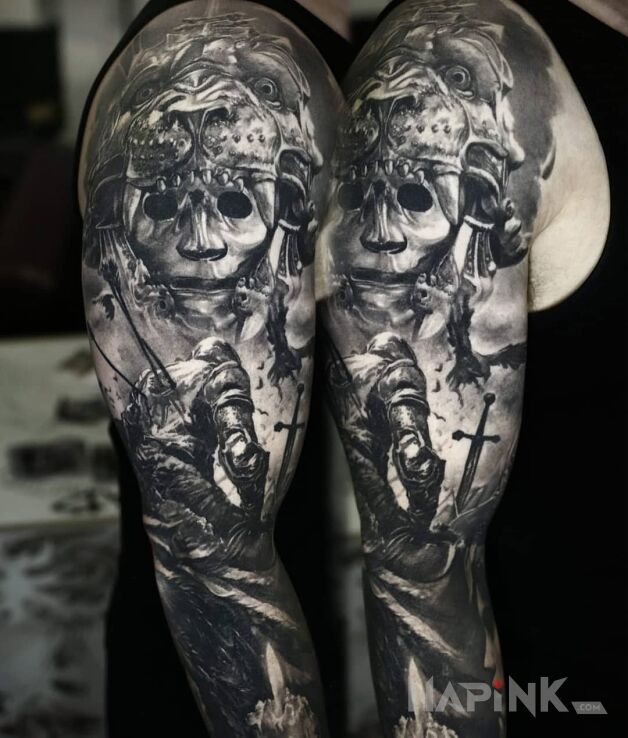 Tattoo Pokonany rycerz in war motif and realistic style on the upper arm