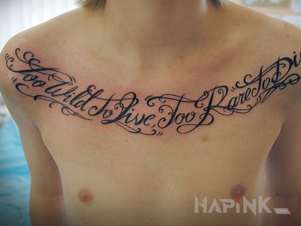 Tattoo Angielski napiss in lettering motif on the chest