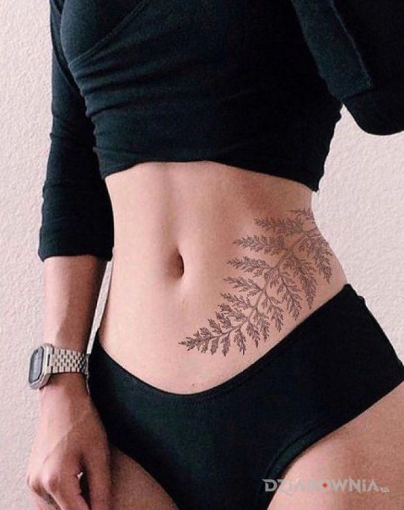 Tatuaż liść na boku w motywie czarno-szare i stylu realistyczne na brzuchu