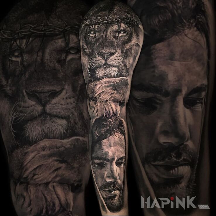 Tattoo Lew w koronie cierniowej in black and gray motif and realistic style on the upper arm