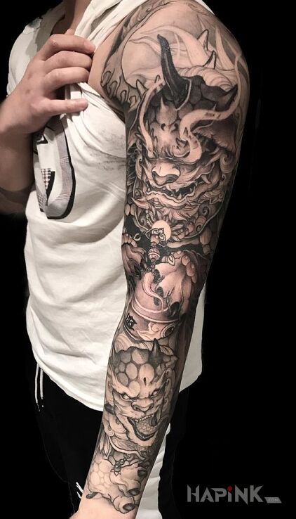 Tattoo Chińskie lwy in characters motif and graphic / illustrative style on the forearm