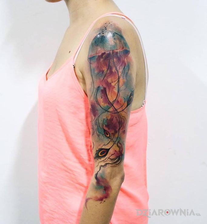Tatuaż meduza w motywie zwierzęta i stylu watercolor na ramieniu