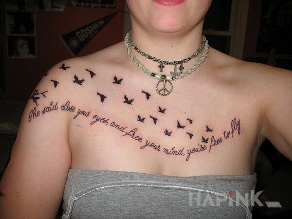 Tattoo Napis i stado ptaków in lettering motif on the chest
