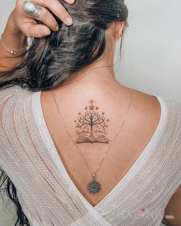Tattoo Książkowe drzewo in black and gray motif and graphic / illustrative style on the back