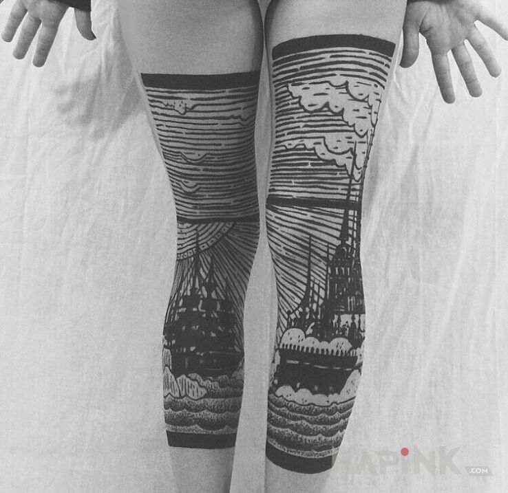 Tattoo Zamek i statek in other motif on the leg