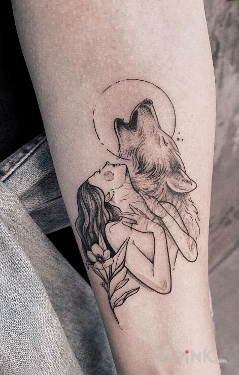 Tattoo Natura wilka in black and gray motif and graphic / illustrative style on the forearm