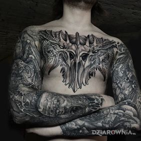 Tatuaż Demoniczne plugastwa na klatce motyw: czaszki styl: graficzne / ilustracyjne