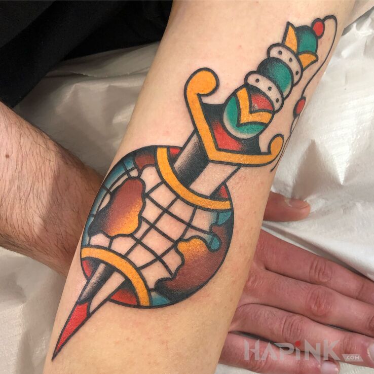 Tattoo Sztylet / Ziemia / Old School / Traditional in colorful motif and oldschool style on the forearm
