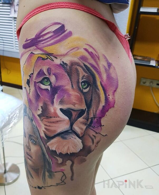 Tattoo Lew in colorful motif and Watercolor style on the leg