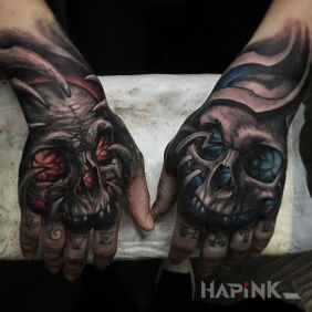 Tattoo Skulls on the hand motif: 3D