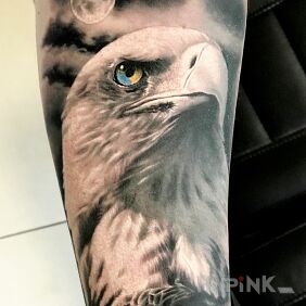 Tattoo Eagle on the upper arm motif: black and gray style: realistic