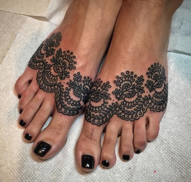 Tatuaż ornamenty w motywie pozostałe na stopie