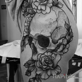 Tattoo Skull / Roses on the buttocks motif: black and gray style: dotwork