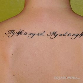 Tatuaż Prawda życiowqa na plecach motyw: napisy