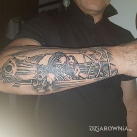 Tatuaż Cadilac na przedramieniu motyw: postacie styl: graficzne / ilustracyjne