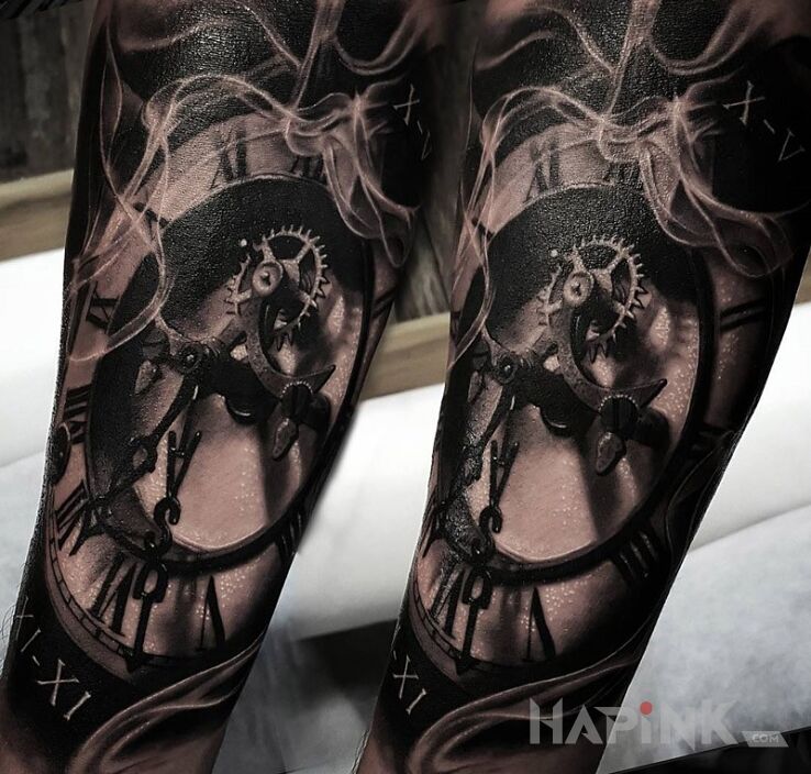 Tattoo Zegar in 3D motif on the forearm