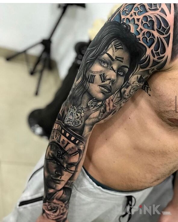 Tattoo Zegarowe oko in 3D motif and realistic style on the forearm