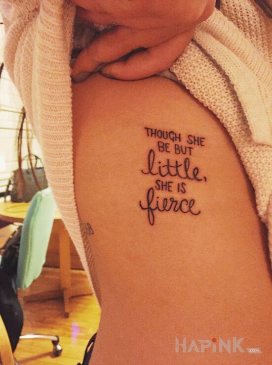 Tattoo Mala ale zawzieta in lettering motif and calligraphy style on the ribs