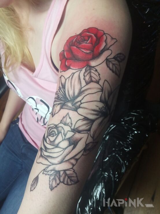 Tattoo Róże i lilie in black and gray motif and graphic / illustrative style on the upper arm