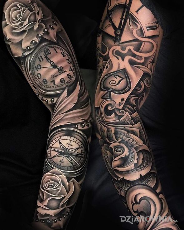 Tatuaż dużo gadżetów w motywie czarno-szare i stylu realistyczne na przedramieniu