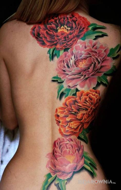 Tatuaż duzo kwiatow w motywie kwiaty na plecach