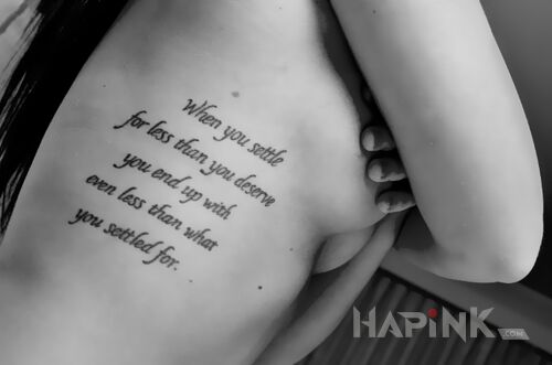 Tattoo Prawda życiowa in lettering motif and calligraphy style on the ribs