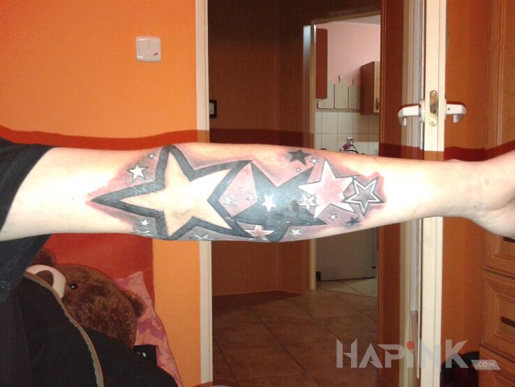 Tattoo Gwiazdy gwiazdeczki on the forearm