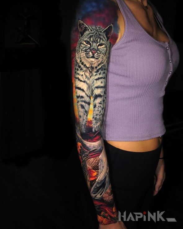 Tattoo Duży kociak in sleeves motif and realistic style on the upper arm