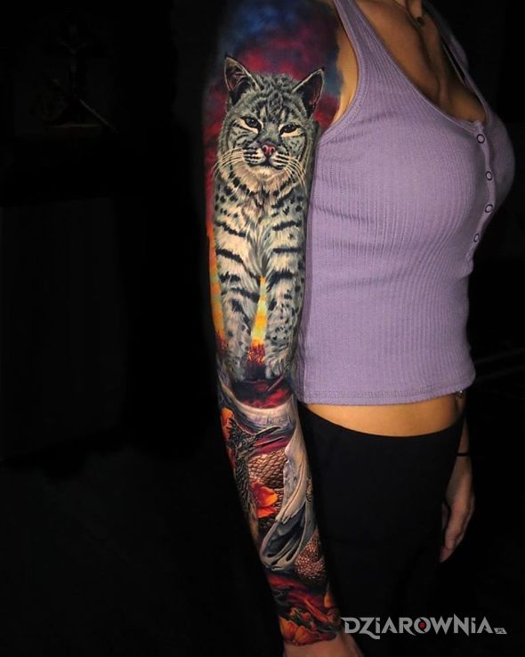 Tatuaż duży kociak w motywie rękawy i stylu realistyczne na ramieniu