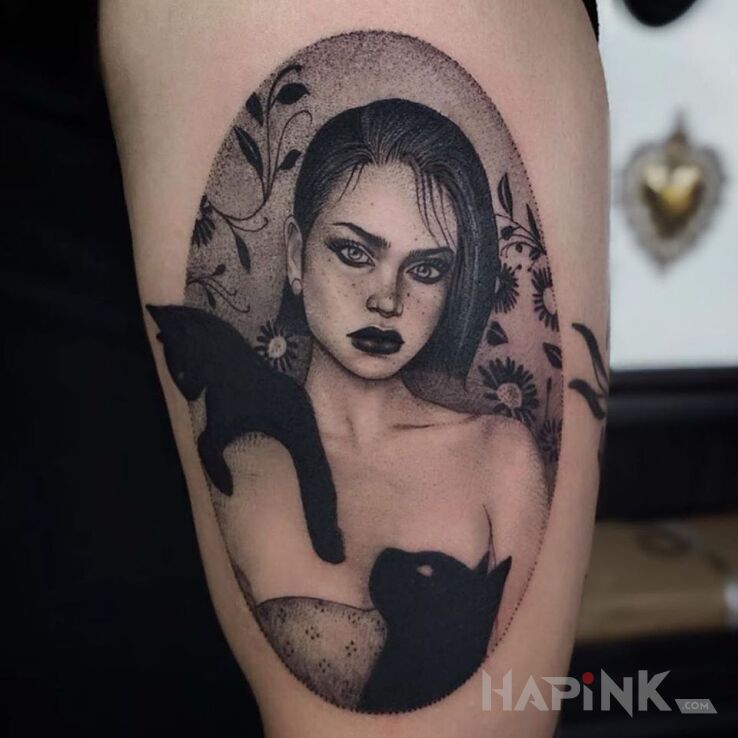 Tattoo Kocica in black and gray motif and realistic style on the upper arm