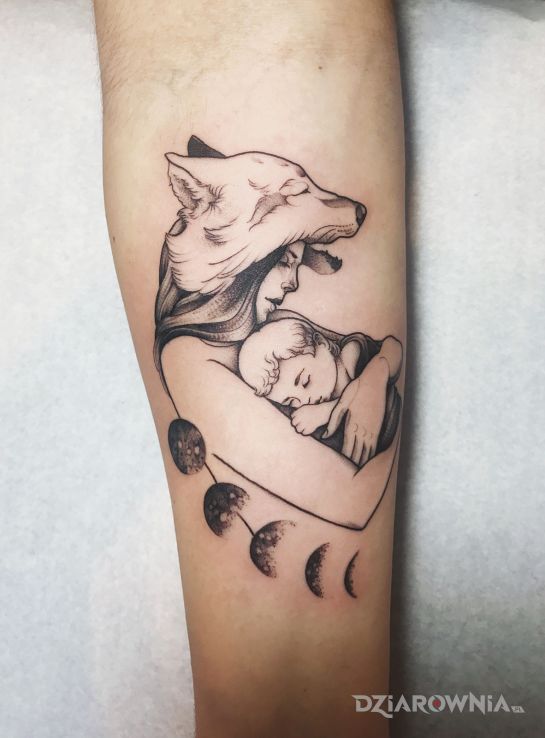 Tatuaż wilcza opieka w motywie twarze i stylu graficzne / ilustracyjne na przedramieniu